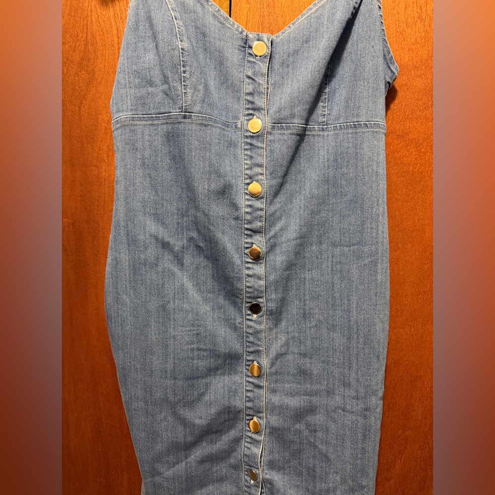 Women's Denim Button-Down Dress - Picture 2 of 4
